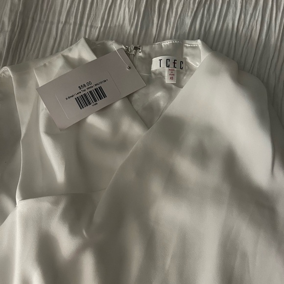 NWT! Avara’s TCEC sleeveless chic top - Picture 2 of 3